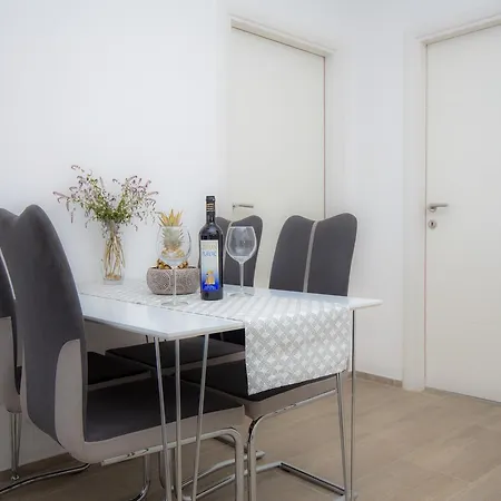 Family Nizic Apartman Primosten