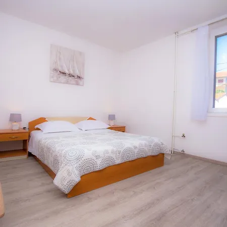 Apartment Family Nizic Primošten