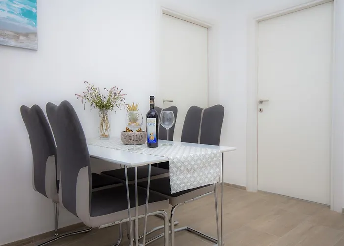 Family Nizic Apartamento Primošten